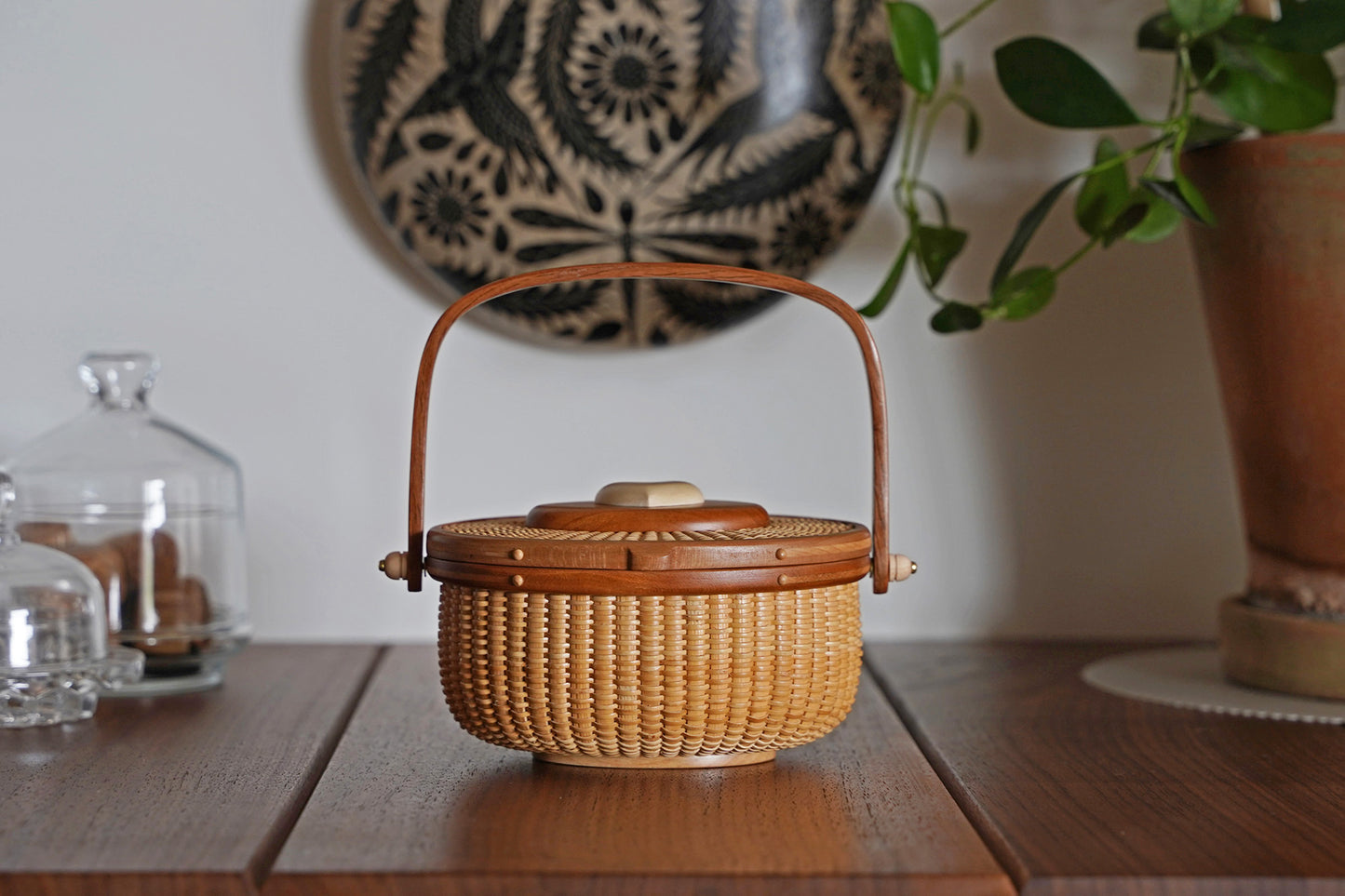 Nantucket Keepsake Basket with Carved Heart Lid