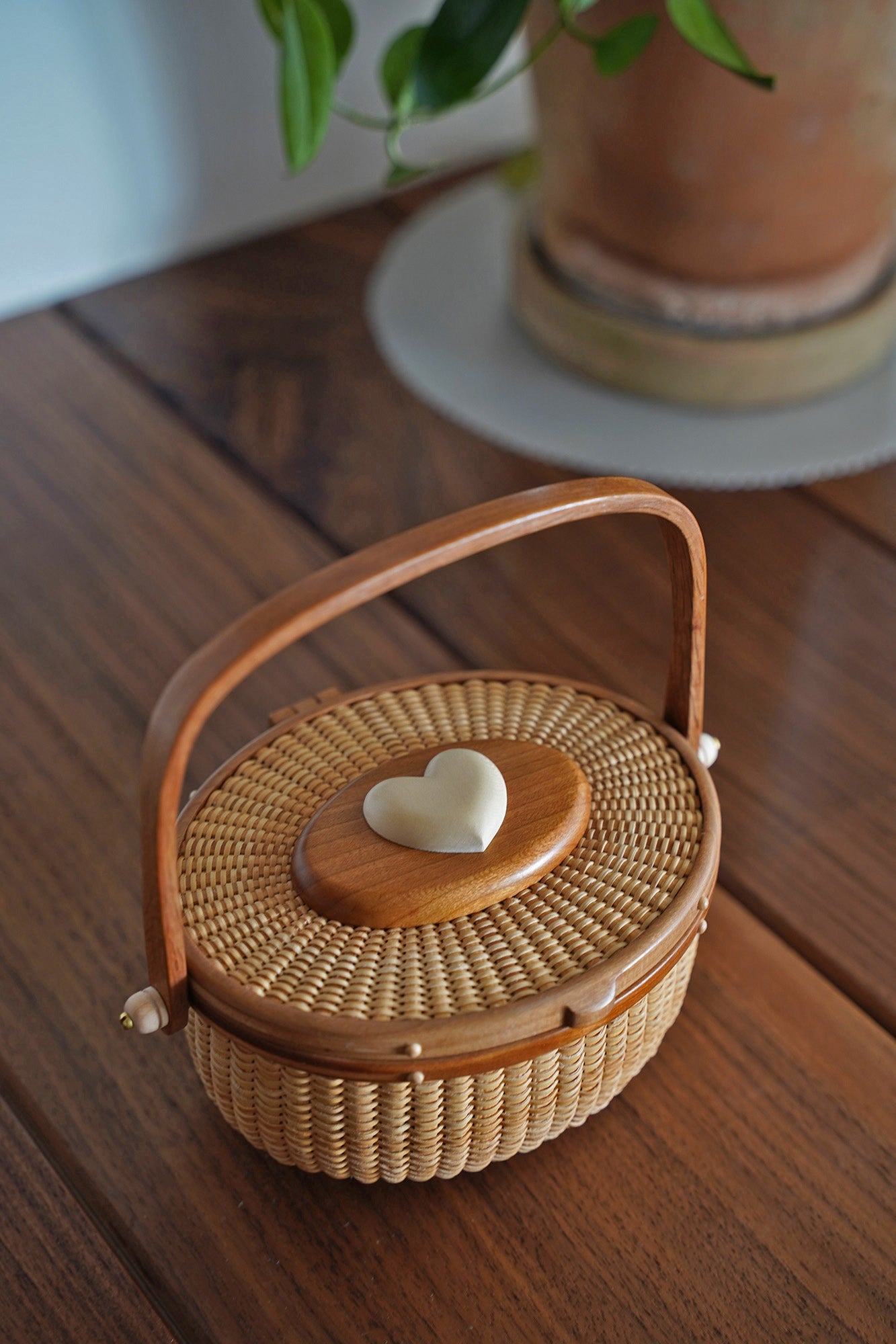 Nantucket Keepsake Basket with Carved Heart Lid